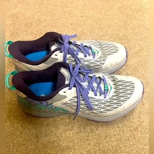 Hoka size 9 Speed Instinct running shoes